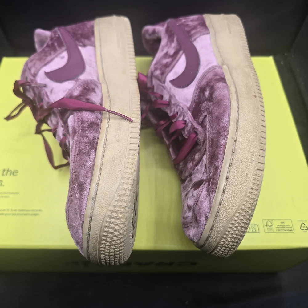 Nike‎ Women's Sneakers in Velvet Pink